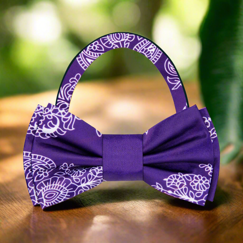 Silk bow tie with vintage paisley design, perfect for western fashion accessories