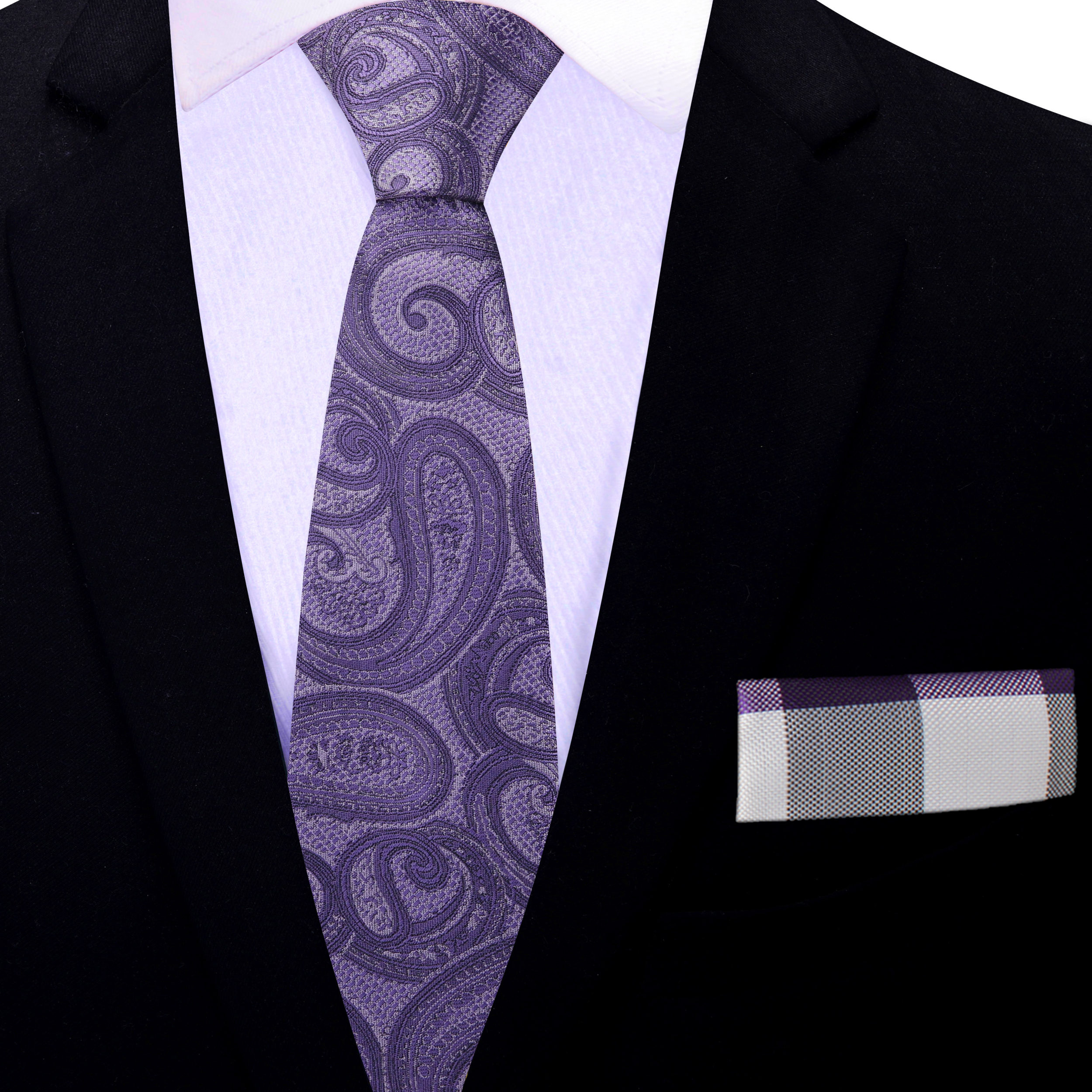 Man wearing the mens classic silk paisley tie at a wedding
