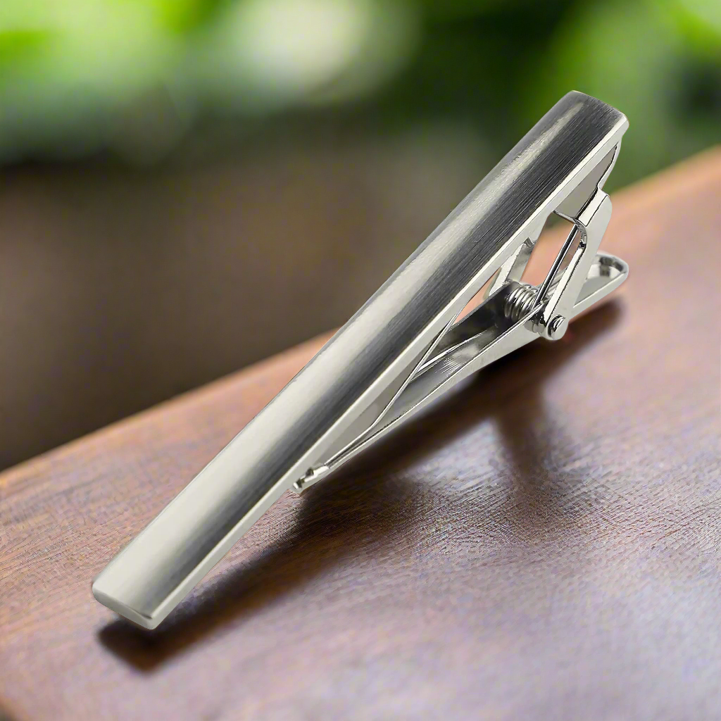 Stylish tie bar in gold, perfect for weddings and formal events
