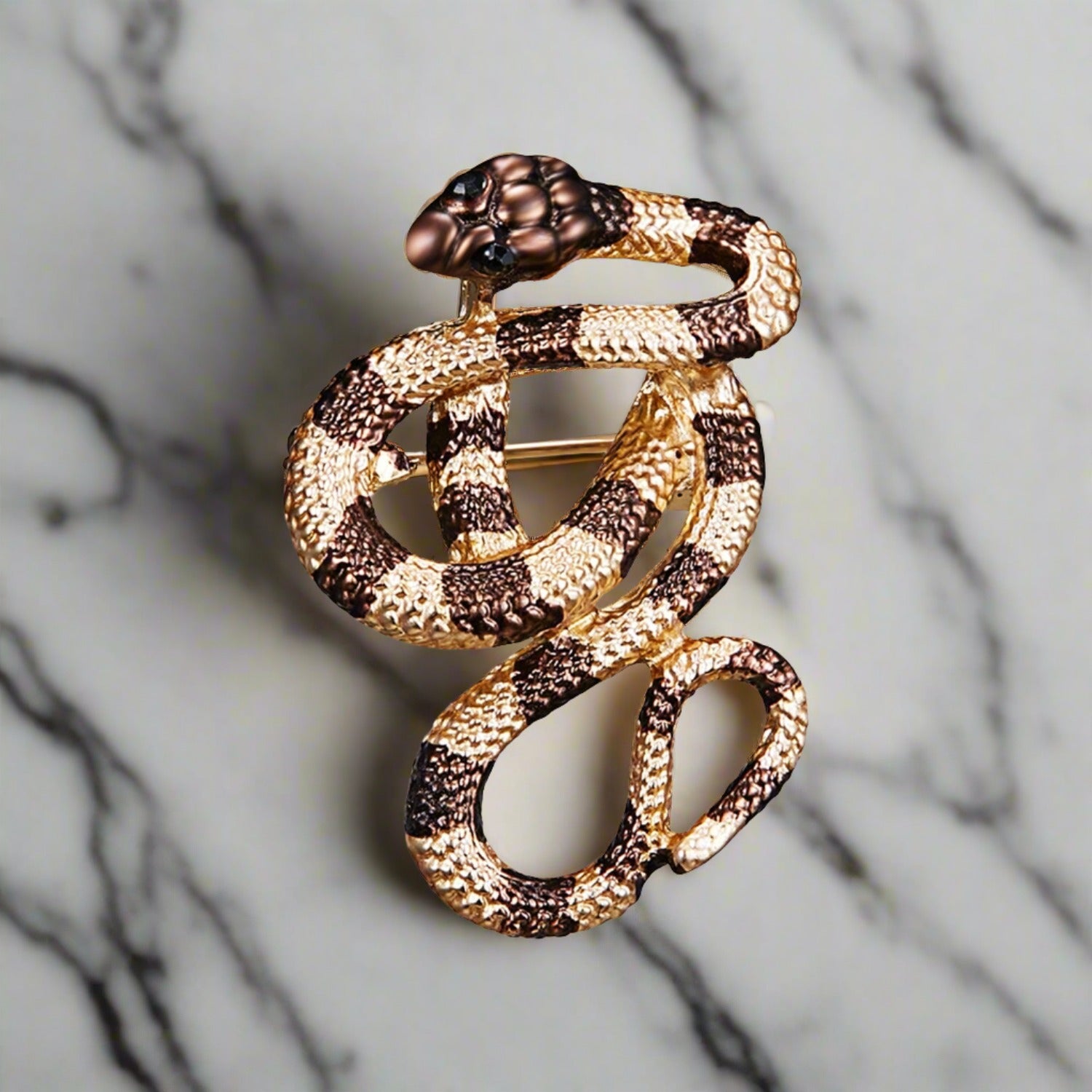 Fashionable lapel pins for suits, featuring a snake design in gold