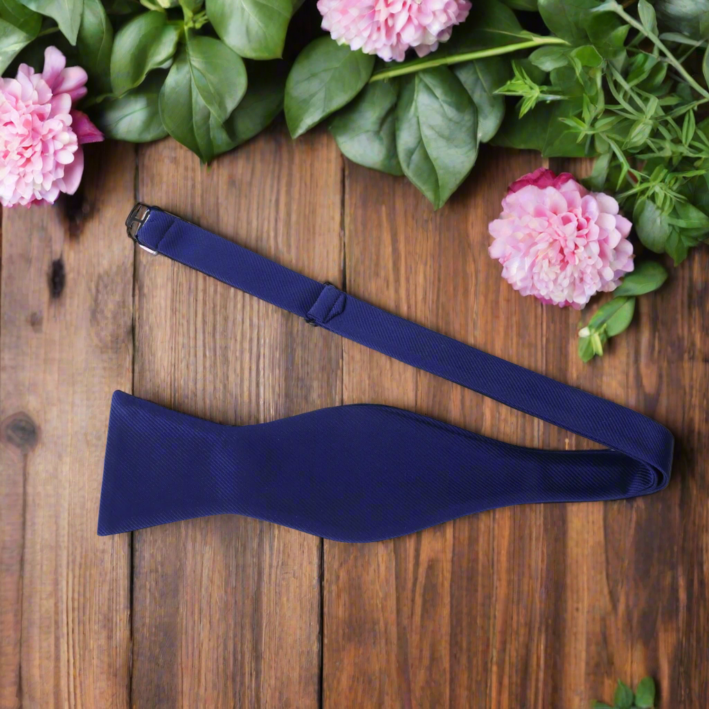 Stylish mint green solid color bow tie suitable for casual gatherings.