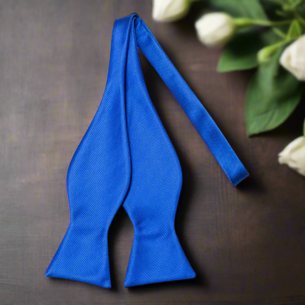 Stylish mint green solid color bow tie suitable for casual gatherings.
