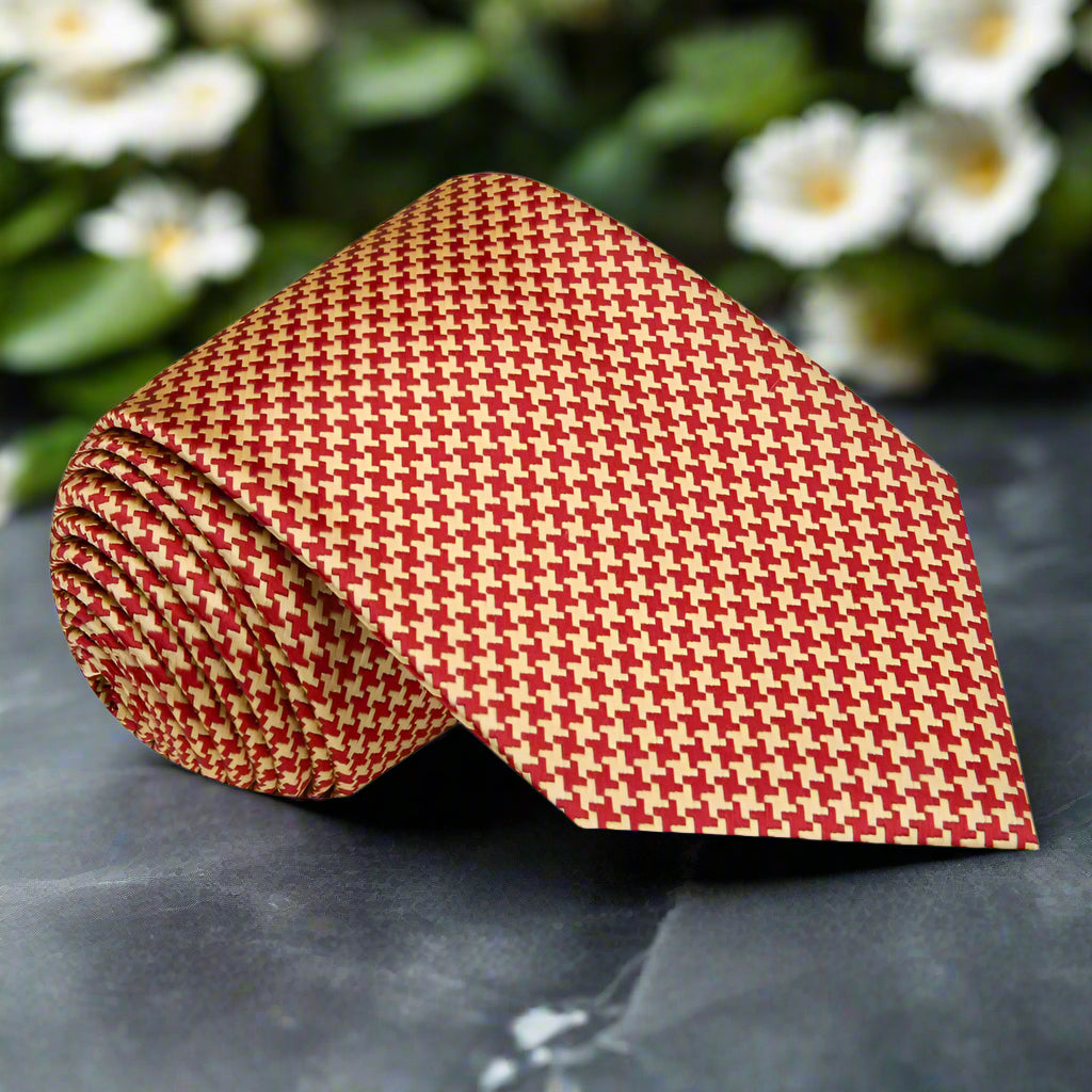 Elegant gold silk tie with houndstooth pattern for formal occasions Elegant gold silk tie with houndstooth pattern for formal occasions