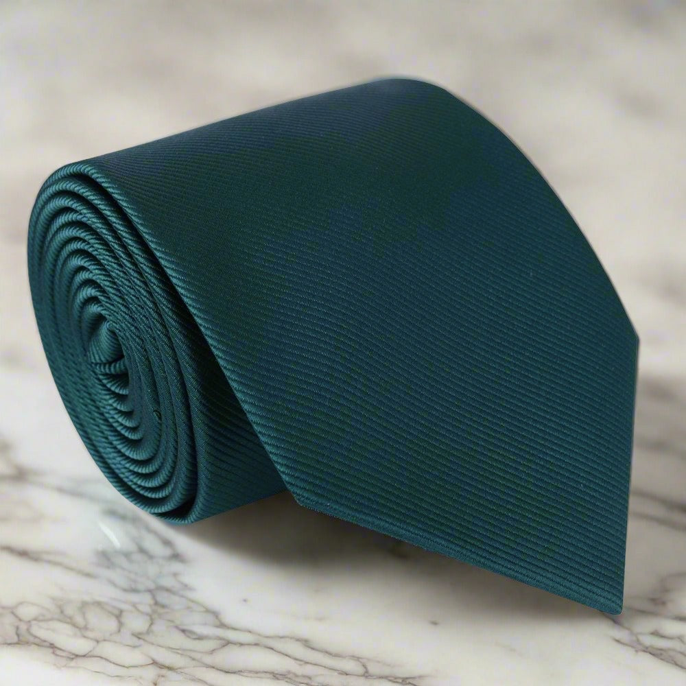 Elegant green necktie with matching pocket square, perfect for business meetings.